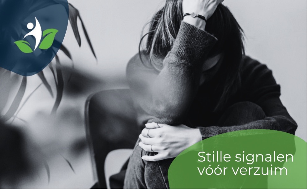 Leidinggevende die aandachtig het gesprek aangaat met een medewerker