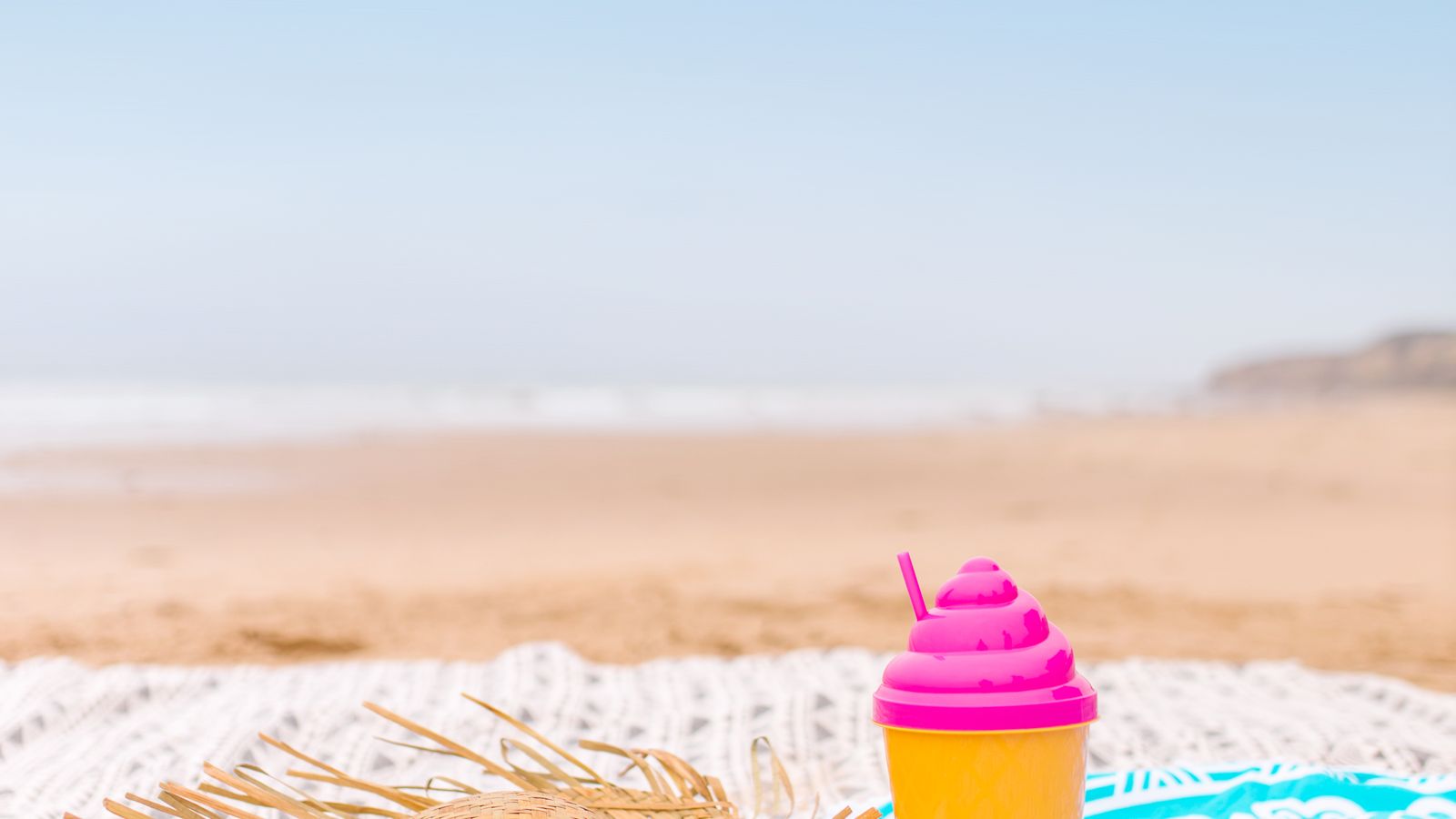Ontspannen persoon die geniet van de vakantie, zonder telefoon